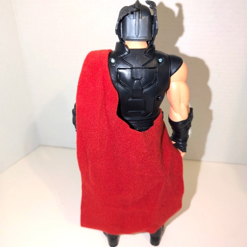 Thor Ragnarok 12 inch Figure Electronic Talking Figure Marvel Hasbro‎ Works - Picture 2 of 9
